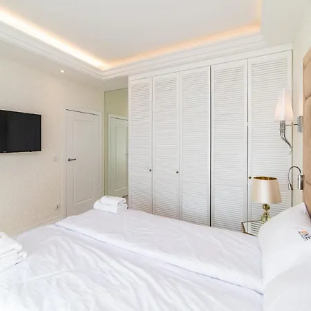 Lägenhet Perlowy - Neptun Park By Oneapartments *