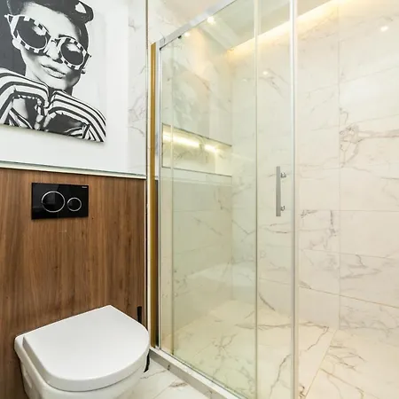 Lägenhet Perlowy - Neptun Park By Oneapartments *